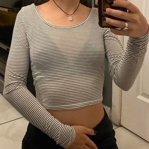 stripped cropped long sleeve t-shirt 🖤🤍